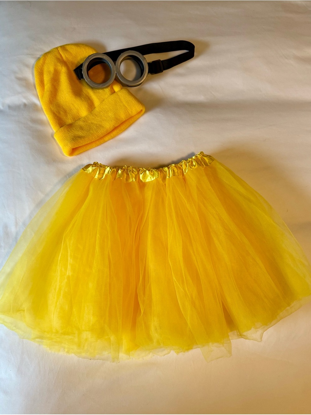 Minion Halloween Costume Women’s Yellow Tutu Hat & Padded Goggles